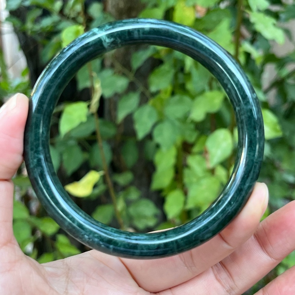 64mm inner diameter skinny dark green xiuyu jade bangle - Picture 4 of 9